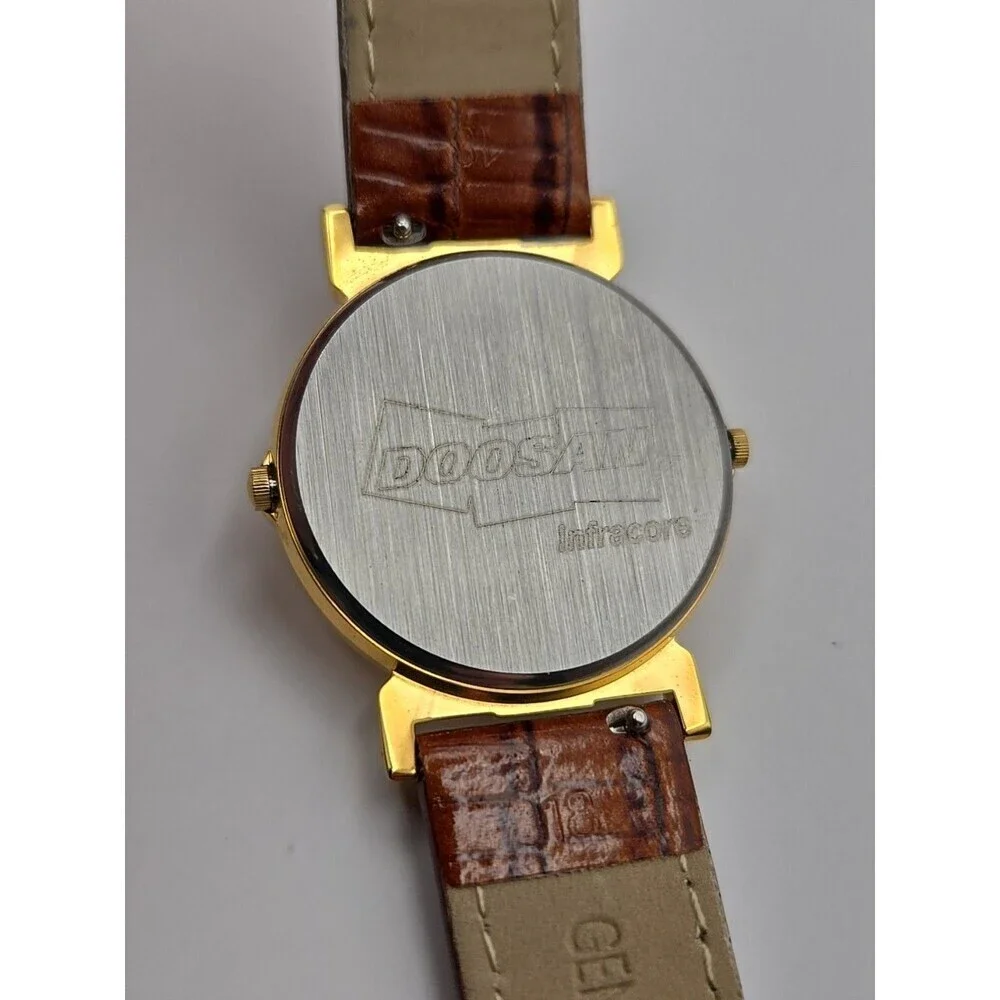 Doosan Infracore Dual Time World Map Dial Gold Tone Quartz Men Watch New Battery